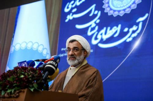 خسروپناه: کار استاد ممتاز تولید علم و تولید دانش مبتنی بر عقل و عقلانیت است